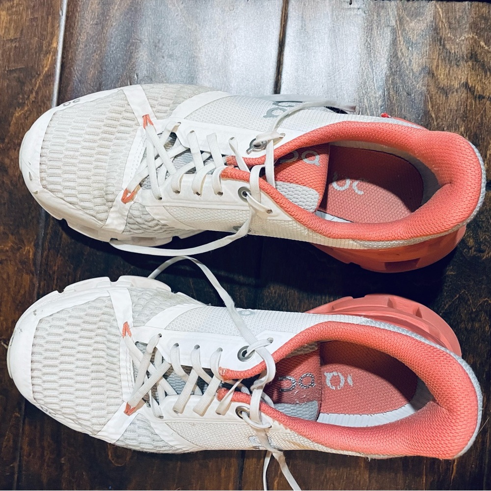 On Running Cloudflyer sneakers size 7.5 - worn but overall good condition